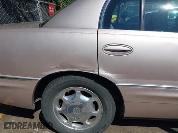 ✅ 1998 Buick Park Avenue Ultra • VIN: 1G4CU5214W4656672 • Lot: 43027096. Wystawiony na IAAI z przebiegiem 72 514 mil. Bezpłatny archiwum sprzedaży aukcyjnych z USA i szczegółowy raport historii pojazdu na DreamBid. Zdjęcie 18.