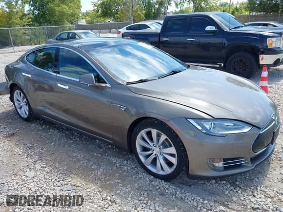 ✅ 2016 Tesla Model S 90D • VIN: 5YJSA1E28GF136460 • Lot: 43120277. Listed on IAAI with 109,587 mi. Free auction sales archive from the USA and detailed vehicle history report at DreamBid. Image 1.