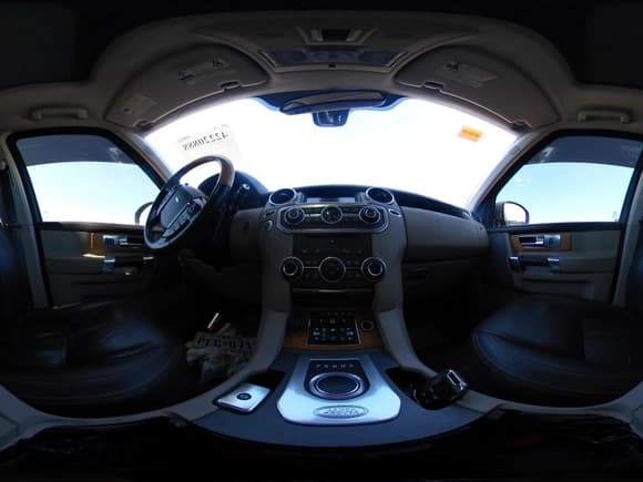 ✅ 2015 Land Rover LR4 Lux • VIN: SALAK2V68FA748157 • Лот: 42220888. Опубликован ранее на IAAI с пробегом 105 062 миль. Бесплатный доступ к архиву аукционных продаж из США и подробный отчёт об истории автомобиля на DreamBid. Изображение 18.