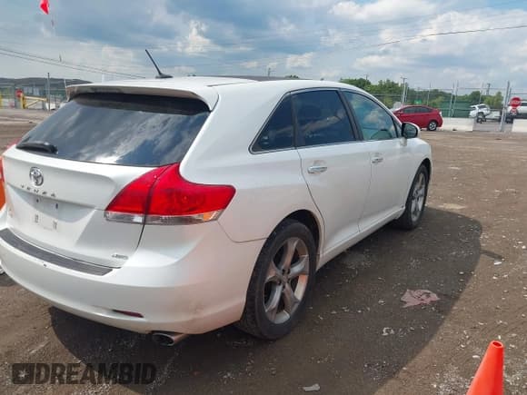 ✅ 2010 Toyota Venza • VIN: 4T3BK3BB5AU041210 • Lot: 42953441. Listed on IAAI with 381,340 mi. Free auction sales archive from the USA and detailed vehicle history report at DreamBid. Image 4.