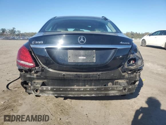 ✅ 2015 Mercedes-Benz C 300 Sport • VIN: 55SWF4KB7FU080811 • Лот: 86769635. Опубликован ранее на Copart с пробегом 64 278 миль. Бесплатный доступ к архиву аукционных продаж из США и подробный отчёт об истории автомобиля на DreamBid. Изображение 6.