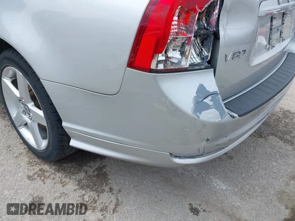 ✅ 2009 Volvo V50 R-Design • VIN: YV1MJ672292464766 • Lot: 42252914. Listed on IAAI with 169,615 mi. Free auction sales archive from the USA and detailed vehicle history report at DreamBid. Image 6.