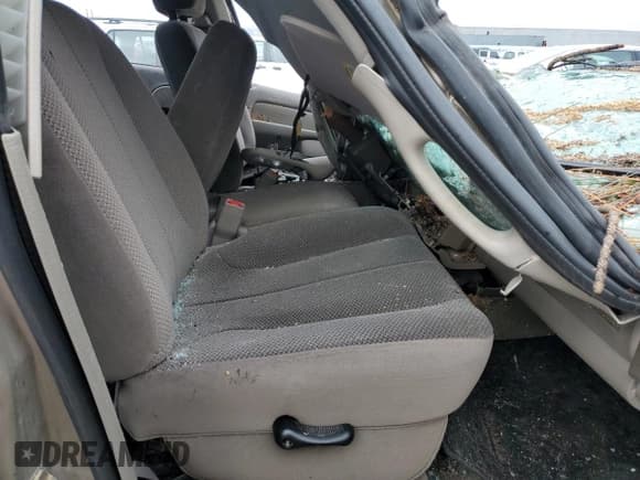 ✅ 2004 Dodge 2500 ST • VIN: 3D7KA28DX4G257473 • Lot: 43579204. Wystawiony na Copart z przebiegiem Nie podano. Bezpłatny archiwum sprzedaży aukcyjnych z USA i szczegółowy raport historii pojazdu na DreamBid. Zdjęcie 7.