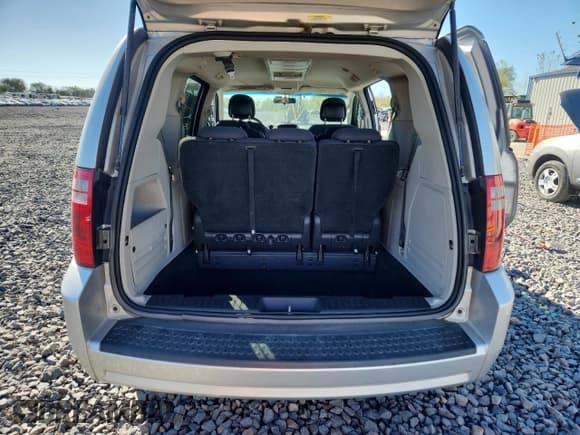 ✅ 2010 Dodge Grand Caravan SXT • VIN: 2D4RN5D11AR482917 • Лот: 89740315. Опубликован ранее на Copart с пробегом 249 343 миль. Бесплатный доступ к архиву аукционных продаж из США и подробный отчёт об истории автомобиля на DreamBid. Изображение 6.