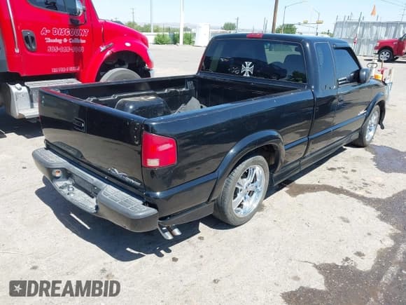 ✅ 2000 Chevrolet S-10 LS • VIN: 1GCCS1959Y8267792 • Лот: 42334770. Опубликован ранее на IAAI с пробегом 173 376 миль. Бесплатный доступ к архиву аукционных продаж из США и подробный отчёт об истории автомобиля на DreamBid. Изображение 4.