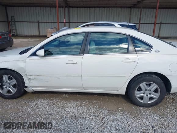 ✅ 2006 Chevrolet Impala LS • VIN: 2G1WB58KX69213889 • Lot: 43585834. Wystawiony na IAAI z przebiegiem 182 083 mil. Bezpłatny archiwum sprzedaży aukcyjnych z USA i szczegółowy raport historii pojazdu na DreamBid. Zdjęcie 14.