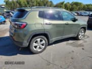 ✅ 2021 Jeep Compass Latitude • VIN: 3C4NJDBB9MT584190 • Lot: 80449285. Wystawiony na Copart z przebiegiem 82 458 mil. Bezpłatny archiwum sprzedaży aukcyjnych z USA i szczegółowy raport historii pojazdu na DreamBid. Zdjęcie 3.