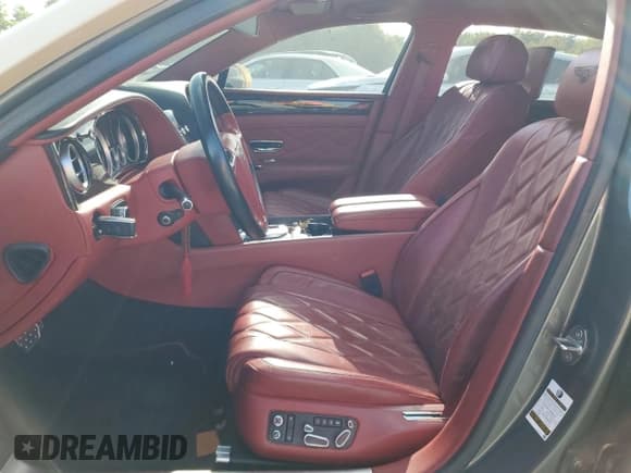 ✅ 2014 Bentley Flying Spur • VIN: SCBEC9ZA5EC089716 • Lot: 70884943. Wystawiony na Copart z przebiegiem Nie podano. Bezpłatny archiwum sprzedaży aukcyjnych z USA i szczegółowy raport historii pojazdu na DreamBid. Zdjęcie 7.