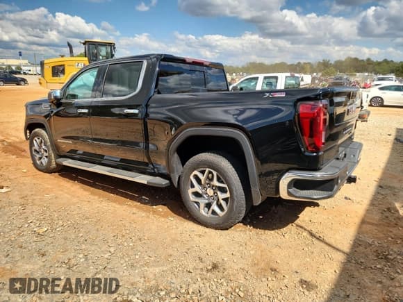 ✅ 2025 GMC Sierra 1500 SLT • VIN: 3GTUUDED8SG183588 • Lot: 84593455. Wystawiony na Copart z przebiegiem 15 213 mil. Bezpłatny archiwum sprzedaży aukcyjnych z USA i szczegółowy raport historii pojazdu na DreamBid. Zdjęcie 2.