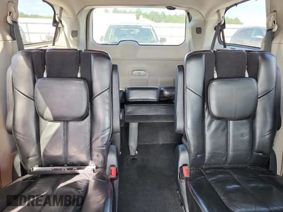 ✅ 2013 Chrysler Town & Country Limited • VIN: 2C4RC1GG9DR589732 • Lot: 70097055. Wystawiony na Copart z przebiegiem 461 098 mil. Bezpłatny archiwum sprzedaży aukcyjnych z USA i szczegółowy raport historii pojazdu na DreamBid. Zdjęcie 10.