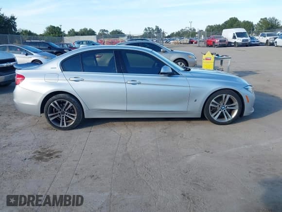✅ 2017 BMW 3 Series 330e • VIN: WBA8E1C31HA029655 • Lot: 43720229. Listed on IAAI with 96,416 mi. Free auction sales archive from the USA and detailed vehicle history report at DreamBid. Image 13.