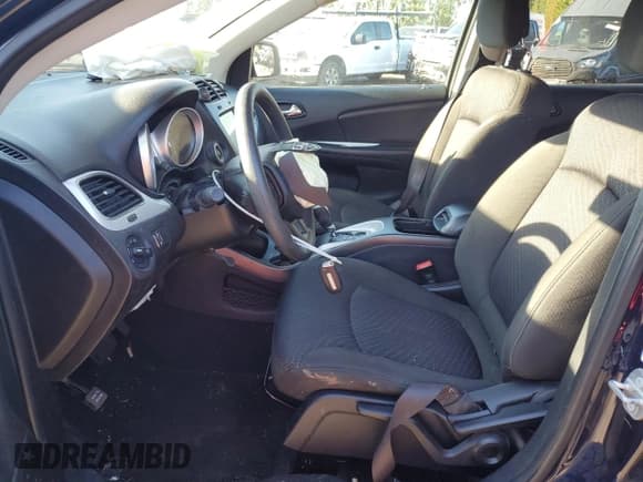 ✅ 2019 Dodge Journey SE • VIN: 3C4PDCBB8KT719568 • Lot: 69982655. Wystawiony na Copart z przebiegiem 81 403 mil. Bezpłatny archiwum sprzedaży aukcyjnych z USA i szczegółowy raport historii pojazdu na DreamBid. Zdjęcie 7.