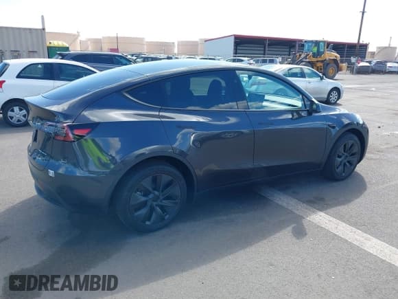 ✅ 2024 Tesla Model Y Long Range • VIN: 7SAYGDEE6RF183836 • Лот: 40588978. Опубликован ранее на IAAI с пробегом 82 миль. Бесплатный доступ к архиву аукционных продаж из США и подробный отчёт об истории автомобиля на DreamBid. Изображение 4.