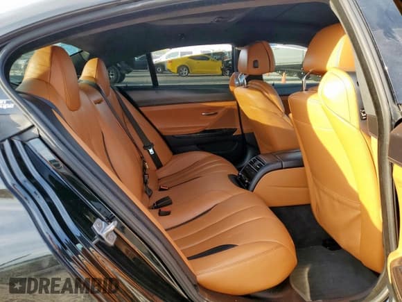 ✅ 2018 BMW 6 Series 640i • VIN: WBA6D0C53JG852998 • Lot: 84831685. Wystawiony na Copart z przebiegiem 100 257 mil. Bezpłatny archiwum sprzedaży aukcyjnych z USA i szczegółowy raport historii pojazdu na DreamBid. Zdjęcie 10.