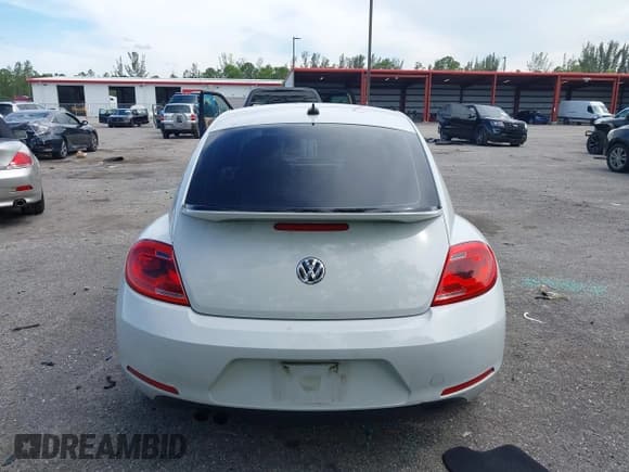 ✅ 2015 Volkswagen Beetle Fleet Edition • VIN: 3VWF17AT2FM656714 • Lot: 42698040. Listed on IAAI with 72,348 mi. Free auction sales archive from the USA and detailed vehicle history report at DreamBid. Image 16.