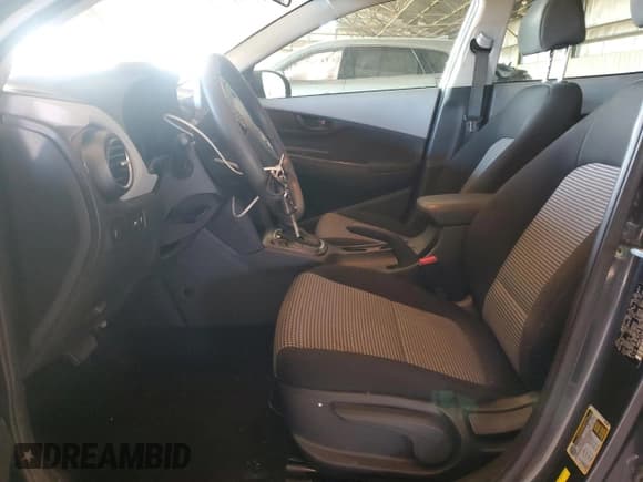 ✅ 2019 Hyundai Kona SE • VIN: KM8K12AA7KU270522 • Лот: 90756495. Опубликован ранее на Copart с пробегом 76 151 миль. Бесплатный доступ к архиву аукционных продаж из США и подробный отчёт об истории автомобиля на DreamBid. Изображение 7.