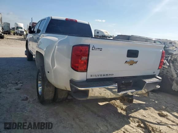 ✅ 2018 Chevrolet Silverado 1500 • VIN: 1GC4CZCY6JF139918 • Lot: 62668235. Wystawiony na Copart z przebiegiem 296 517 mil. Bezpłatny archiwum sprzedaży aukcyjnych z USA i szczegółowy raport historii pojazdu na DreamBid. Zdjęcie 2.