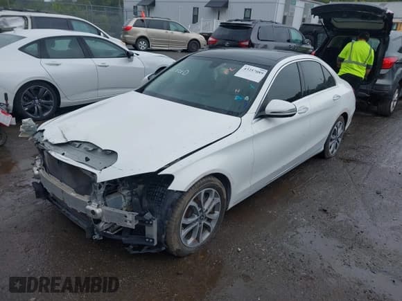 ✅ 2018 Mercedes-Benz C 300 • VIN: WDDWF4JB3JR389395 • Lot: 43257089. Wystawiony na IAAI z przebiegiem 69 753 mil. Bezpłatny archiwum sprzedaży aukcyjnych z USA i szczegółowy raport historii pojazdu na DreamBid. Zdjęcie 2.