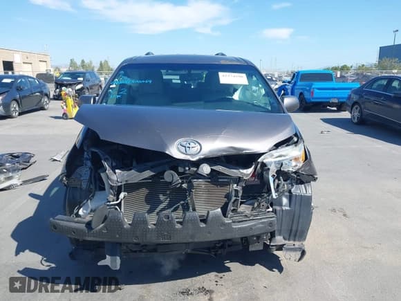 ✅ 2016 Toyota Sienna LE AAS • VIN: 5TDKK3DC3GS759709 • Lot: 42374590. Wystawiony na IAAI z przebiegiem 78 300 mil. Bezpłatny archiwum sprzedaży aukcyjnych z USA i szczegółowy raport historii pojazdu na DreamBid. Zdjęcie 13.