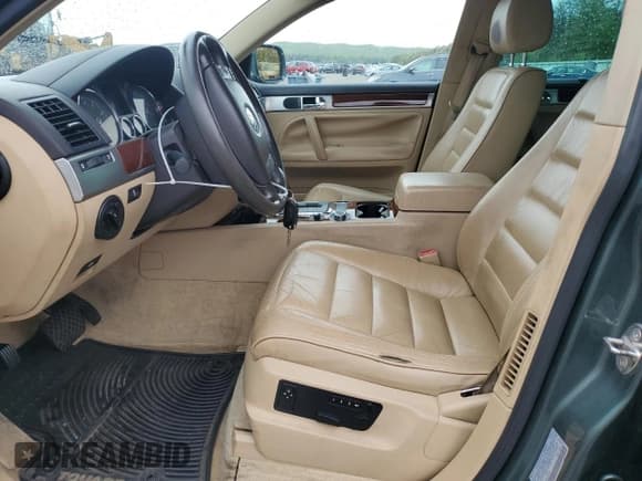 ✅ 2004 Volkswagen Touareg • VIN: WVGBC67L14D024353 • Lot: 57021865. Listed on Copart with 114,463 mi. Free auction sales archive from the USA and detailed vehicle history report at DreamBid. Image 7.