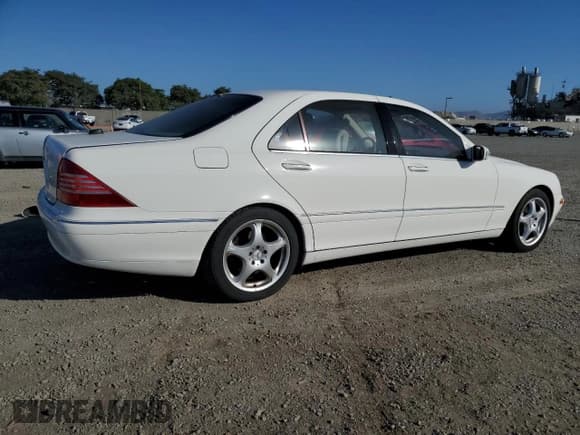 ✅ 2005 Mercedes-Benz S 500 • VIN: WDBNG75J65A453020 • Лот: 87068195. Опубликован ранее на Copart с пробегом 164 952 миль. Бесплатный доступ к архиву аукционных продаж из США и подробный отчёт об истории автомобиля на DreamBid. Изображение 3.