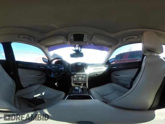 ✅ 2016 Chrysler 300 C • VIN: 2C3CCAEG1GH135515 • Lot: 43461516. Wystawiony na IAAI z przebiegiem 125 848 mil. Bezpłatny archiwum sprzedaży aukcyjnych z USA i szczegółowy raport historii pojazdu na DreamBid. Zdjęcie 19.