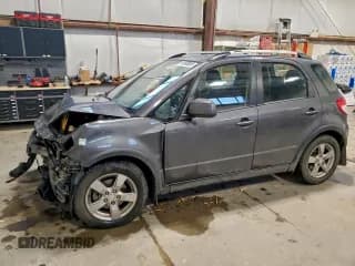 ✅ 2011 Suzuki SX4 Touring • VIN: JS2YB5A71B6300612 • Лот: 94993895. Опубликован ранее на Copart с пробегом 81 442 миль. Бесплатный доступ к архиву аукционных продаж из США и подробный отчёт об истории автомобиля на DreamBid. Изображение 1.