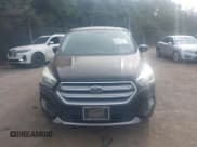 ✅ 2017 Ford Escape SE • VIN: 1FMCU9GD3HUA35646 • Lot: 43285904. Wystawiony na IAAI z przebiegiem Nie podano. Bezpłatny archiwum sprzedaży aukcyjnych z USA i szczegółowy raport historii pojazdu na DreamBid. Zdjęcie 13.