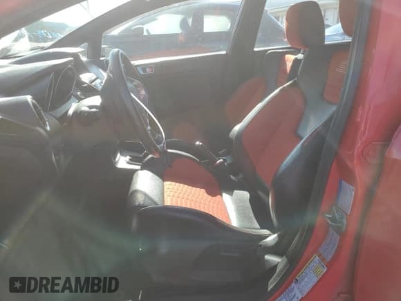 ✅ 2014 Ford Fiesta ST • VIN: 3FADP4GX6EM132228 • Lot: 85871715. Wystawiony na Copart z przebiegiem 139 018 mil. Bezpłatny archiwum sprzedaży aukcyjnych z USA i szczegółowy raport historii pojazdu na DreamBid. Zdjęcie 7.