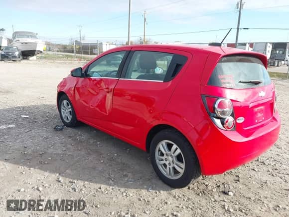 ✅ 2015 Chevrolet Sonic LT • VIN: 1G1JC6SG0F4210584 • Лот: 43583360. Размещён на IAAI с пробегом 156 075 миль миль. Получите бесплатный доступ к архиву аукционных продаж из США и посмотрите подробный отчёт об истории автомобиля на DreamBid. Изображение 3.