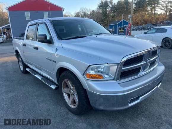✅ 2009 Dodge 1500 Laramie • VIN: 1D3HB13T99S709494 • Lot: 43641645. Wystawiony na Copart z przebiegiem 95 970 mil. Bezpłatny archiwum sprzedaży aukcyjnych z USA i szczegółowy raport historii pojazdu na DreamBid. Zdjęcie 1.