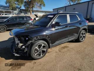 2021 Chevrolet TrailBlazer RS с VIN KL79MTSL3MB056560, выставлен на аукционе Copart как лот 85312945 с пробегом 31 608 миль миль и Списание • Salvage title. История ставок и продаж доступна на DreamBid. Изображение 1.