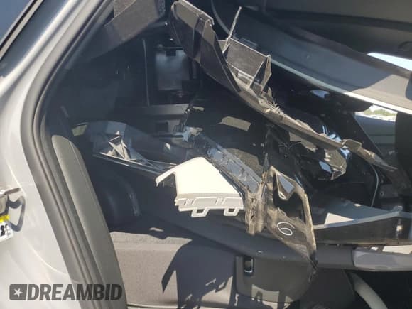 ✅ 2023 Audi Q4 e-tron Premium Plus • VIN: WA1L2BFZ8PP000574 • Лот: 63063235. Опубликован ранее на Copart с пробегом 23 342 миль. Бесплатный доступ к архиву аукционных продаж из США и подробный отчёт об истории автомобиля на DreamBid. Изображение 11.