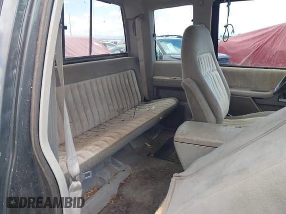 ✅ 1993 GMC Sierra 3500 • VIN: 1GTHK39N8PE541307 • Lot: 43038355. Listed on IAAI with 167,610 mi. Free auction sales archive from the USA and detailed vehicle history report at DreamBid. Image 8.