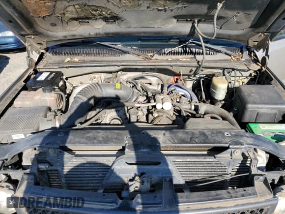 ✅ 2001 Chevrolet Silverado 2500HD • VIN: 1GCHK23161F182203 • Lot: 87349074. Wystawiony na Copart z przebiegiem 223 861 mil. Bezpłatny archiwum sprzedaży aukcyjnych z USA i szczegółowy raport historii pojazdu na DreamBid. Zdjęcie 11.