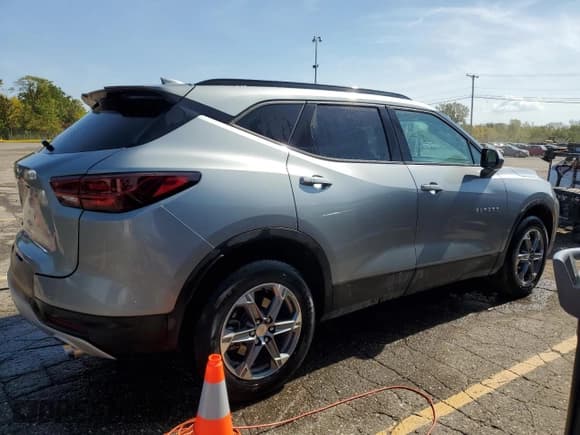 ✅ 2024 Chevrolet Blazer LT • VIN: 3GNKBCR40RS255898 • Lot: 80480825. Listed on Copart with 5,953 mi. Free auction sales archive from the USA and detailed vehicle history report at DreamBid. Image 3.