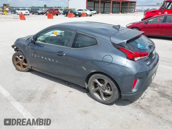 2019 Hyundai Veloster Premium z VIN KMHTG6AF2KU016593, wystawiony jako IAAI lot #42310151 z przebiegiem Nie podano mil oraz . Historia ofert i sprzedaży dostępna na DreamBid. Obrazek 3.