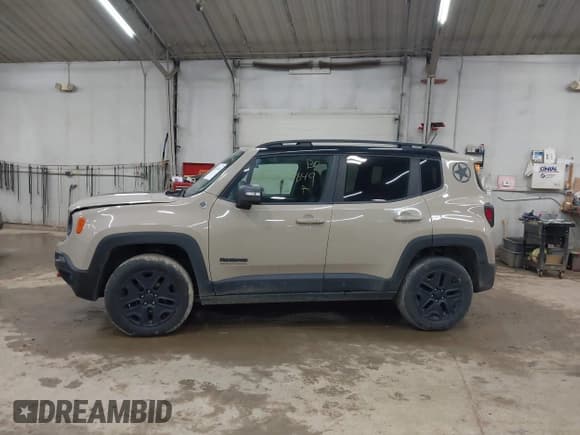 ✅ 2017 Jeep Renegade Trailhawk • VIN: ZACCJBCB6HPE97998 • Lot: 42435849. Listed on IAAI with 105,490 mi. Free auction sales archive from the USA and detailed vehicle history report at DreamBid. Image 14.