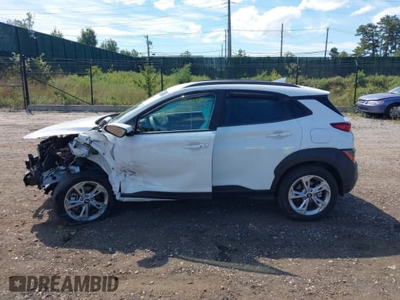 ✅ 2023 Hyundai Kona SEL • VIN: KM8K6CAB2PU022203 • Лот: 43094024. Опубликован ранее на IAAI с пробегом 5 818 миль. Бесплатный доступ к архиву аукционных продаж из США и подробный отчёт об истории автомобиля на DreamBid. Изображение 13.