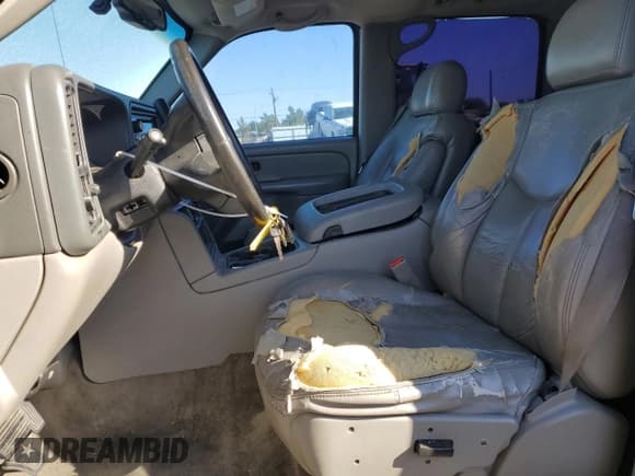 ✅ 2005 Chevrolet Suburban LS • VIN: 3GNEC16Z35G186832 • Лот: 79968144. Опубликован ранее на Copart с пробегом 237 942 миль. Бесплатный доступ к архиву аукционных продаж из США и подробный отчёт об истории автомобиля на DreamBid. Изображение 7.