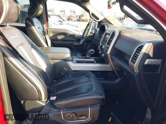 ✅ 2018 Ford F-150 XLT • VIN: 1FTEW1CG0JFB09074 • Lot: 42028096. Wystawiony na IAAI z przebiegiem 200 080 mil. Bezpłatny archiwum sprzedaży aukcyjnych z USA i szczegółowy raport historii pojazdu na DreamBid. Zdjęcie 5.