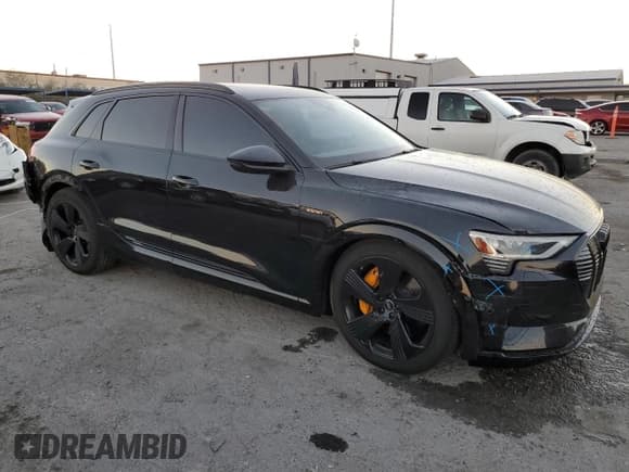 ✅ 2022 Audi e-tron Premium Plus • VIN: WA1LAAGE5NB021918 • Lot: 88352465. Listed on Copart with 42,662 mi. Free auction sales archive from the USA and detailed vehicle history report at DreamBid. Image 4.