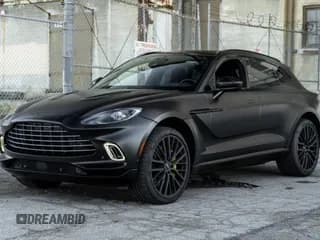 ✅ 2022 Aston Martin DBX • VIN: SD7VUJAW9NTV05320 • Lot: 92494095. Wystawiony na Copart z przebiegiem 11 125 mil. Bezpłatny archiwum sprzedaży aukcyjnych z USA i szczegółowy raport historii pojazdu na DreamBid. Zdjęcie 2.