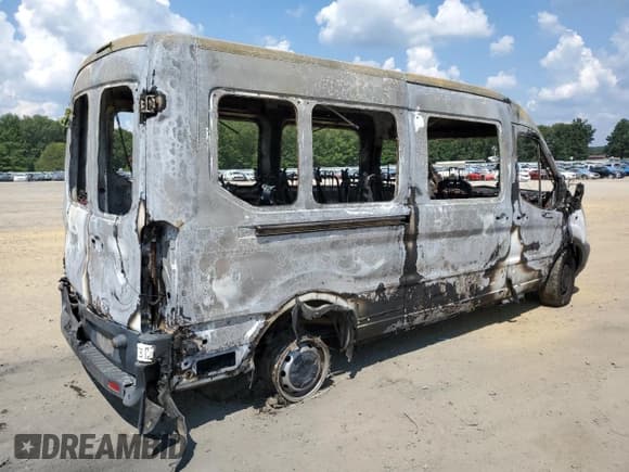 ✅ 2017 Ford Transit XL • VIN: 1FBAX2CV7HKB35791 • Lot: 68721245. Wystawiony na Copart z przebiegiem Nie podano. Bezpłatny archiwum sprzedaży aukcyjnych z USA i szczegółowy raport historii pojazdu na DreamBid. Zdjęcie 3.