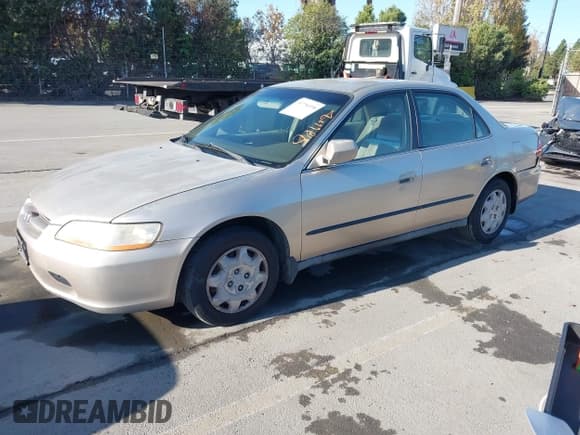 ✅ 2000 Honda Accord LX • VIN: JHMCG6651YC002492 • Lot: 43756098. Wystawiony na IAAI z przebiegiem 225 357 mil. Bezpłatny archiwum sprzedaży aukcyjnych z USA i szczegółowy raport historii pojazdu na DreamBid. Zdjęcie 2.