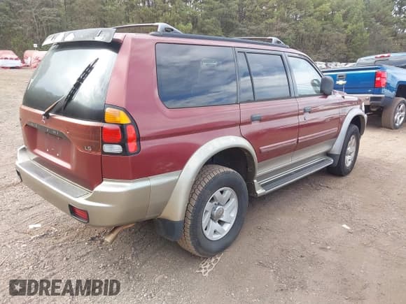 ✅ 2000 Mitsubishi Montero Sport LS • VIN: JA4LS31H5YP061600 • Лот: 43365394. Опубликован ранее на IAAI с пробегом 173 709 миль. Бесплатный доступ к архиву аукционных продаж из США и подробный отчёт об истории автомобиля на DreamBid. Изображение 4.