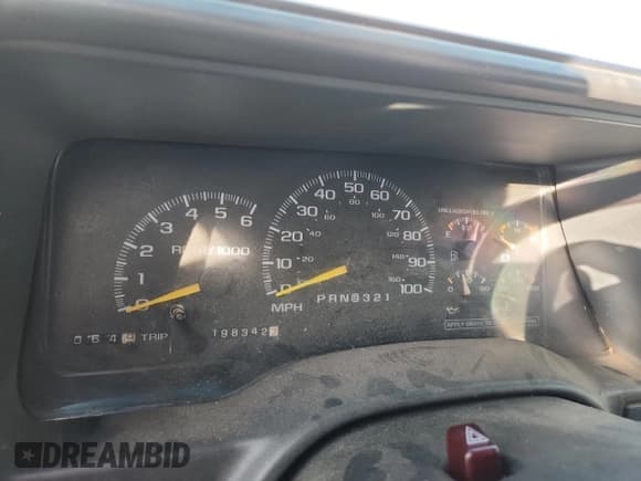 ✅ 1999 Chevrolet Suburban • VIN: 3GNGK26J6XG201502 • Лот: 89867585. Опубликован ранее на Copart с пробегом 198 342 миль. Бесплатный доступ к архиву аукционных продаж из США и подробный отчёт об истории автомобиля на DreamBid. Изображение 9.