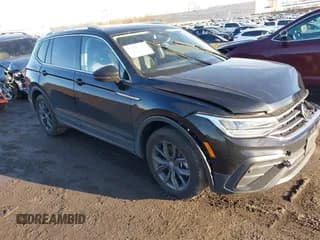 ✅ 2023 Volkswagen Tiguan SE • VIN: 3VVMB7AX8PM032557 • Lot: 41585975. Wystawiony na IAAI z przebiegiem 28 706 mil. Bezpłatny archiwum sprzedaży aukcyjnych z USA i szczegółowy raport historii pojazdu na DreamBid. Zdjęcie 1.