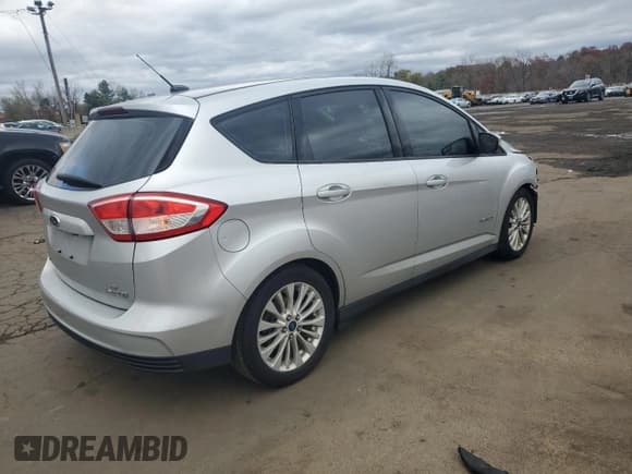 ✅ 2017 Ford C-Max SE • VIN: 1FADP5AU7HL111639 • Лот: 90522035. Опубликован ранее на Copart с пробегом 145 908 миль. Бесплатный доступ к архиву аукционных продаж из США и подробный отчёт об истории автомобиля на DreamBid. Изображение 3.
