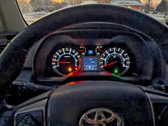 ✅ 2017 Toyota 4Runner SR5 Premium • VIN: JTEBU5JR3H5460061 • Lot: 94825145. Wystawiony na Copart z przebiegiem 164 406 mil. Bezpłatny archiwum sprzedaży aukcyjnych z USA i szczegółowy raport historii pojazdu na DreamBid. Zdjęcie 8.